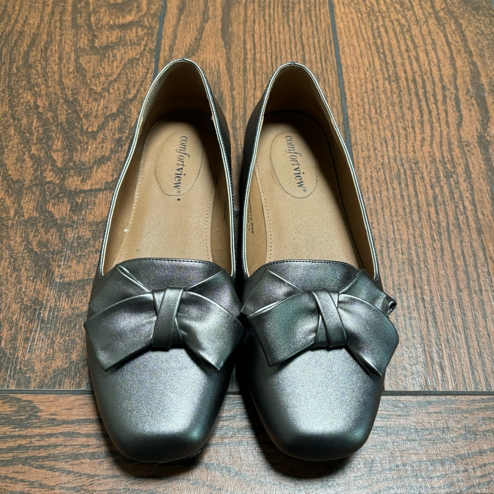 Comfort View woman’s shoe size 8M